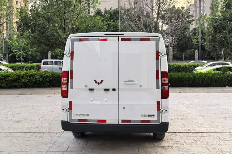 Used Wuling Yangguang 2024 300km Comfort Version with Sealed Windows 60kW Exterior 8