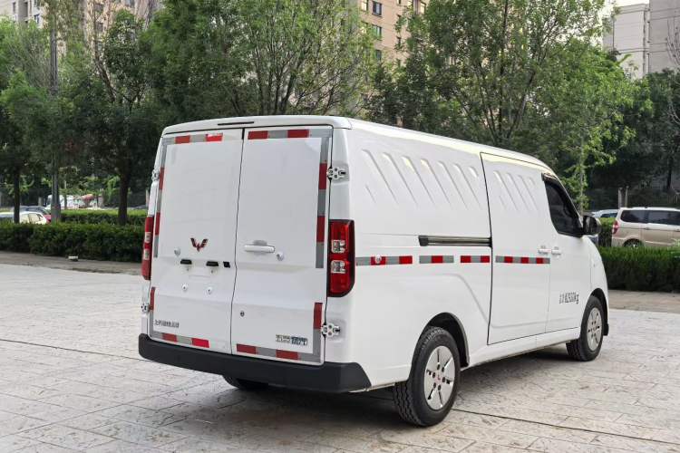 Used Wuling Yangguang 2024 300km Comfort Version with Sealed Windows 60kW Exterior 9