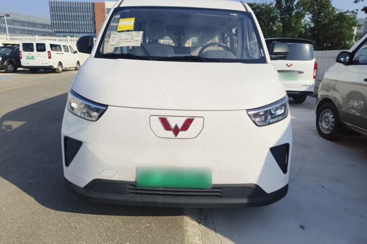 Used Wuling Yangguang 2024 300KM Comfort Version Passenger Van 75kW Front