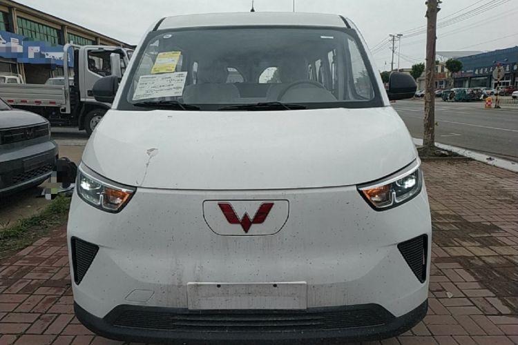 Used Wuling Yangguang 2024 300KM Comfort Version Passenger Van 75kW Front
