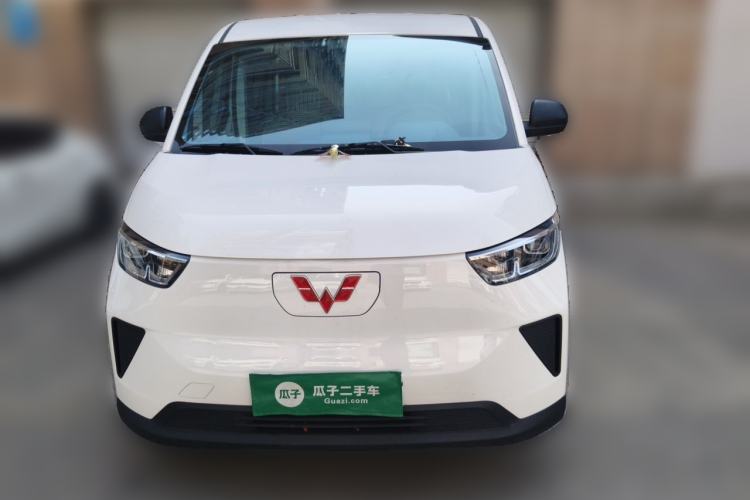 Used Wuling Yangguang 2024 300KM Comfort Version Passenger Van 75kW Front