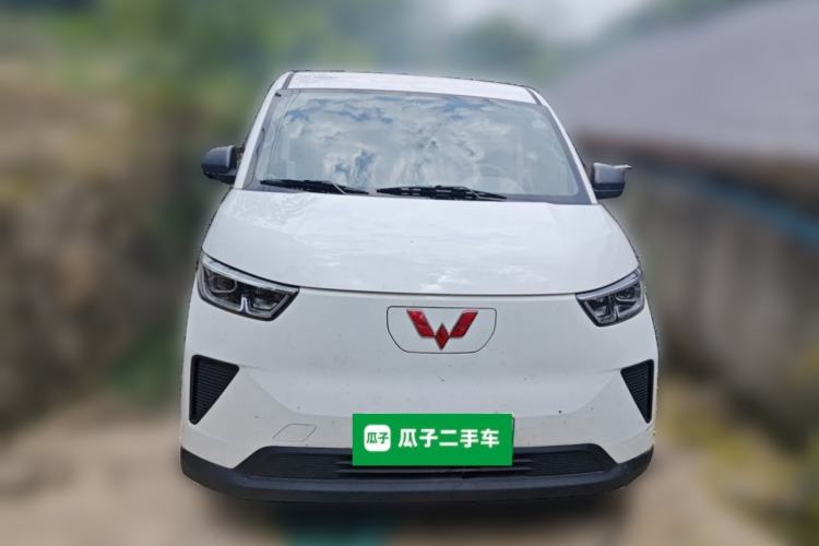 Used Wuling Yangguang 2024 300KM Comfort Version Passenger Van 75kW Front
