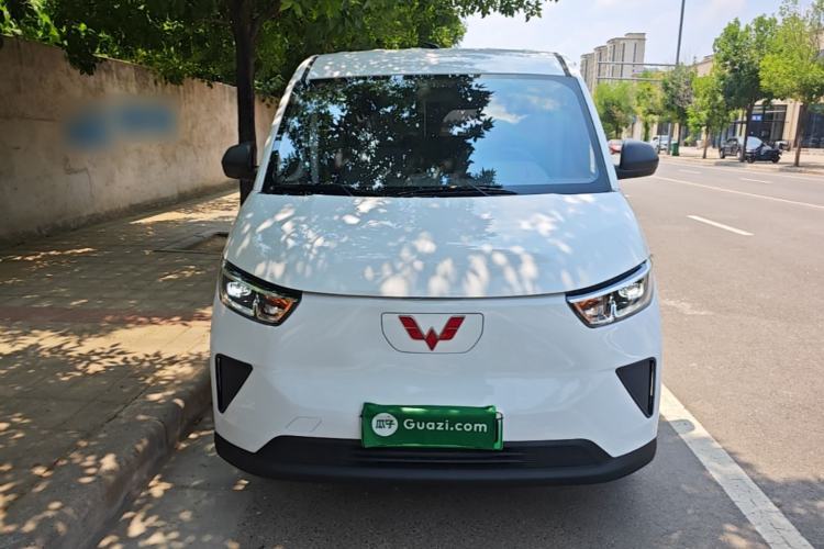 Used Wuling Yangguang 2024 300KM Comfort Version Passenger Van 75kW Front