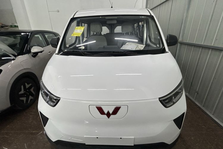 Used Wuling Yangguang 2024 300KM Comfort Version Passenger Van 75kW Front