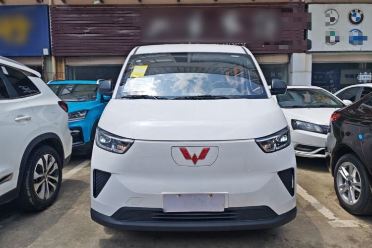 Used Wuling Yangguang 2024 300KM Comfort Version Passenger Van 75kW Front