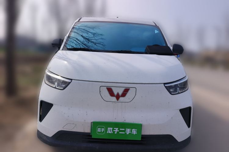 Used Wuling Yangguang 2024 300KM Comfort Version Passenger Van 75kW Front