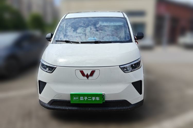 Used Wuling Yangguang 2024 300KM Comfort Version Passenger Van 75kW Front