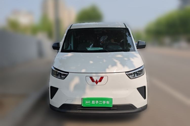 Used Wuling Yangguang 2024 300KM Comfort Version Passenger Van 75kW Front