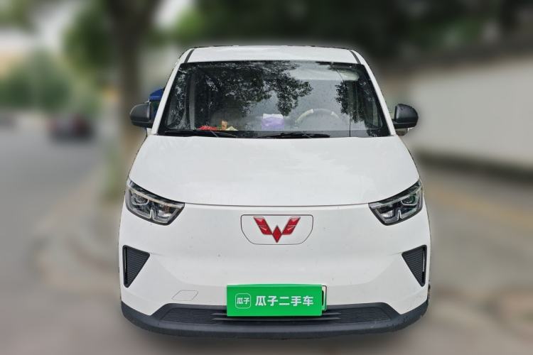 Used Wuling Yangguang 2024 300KM Comfort Version Passenger Van 75kW Front