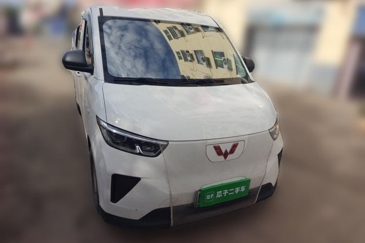 Used Wuling Yangguang 2024 300KM Comfort Version Passenger Van 75kW Front