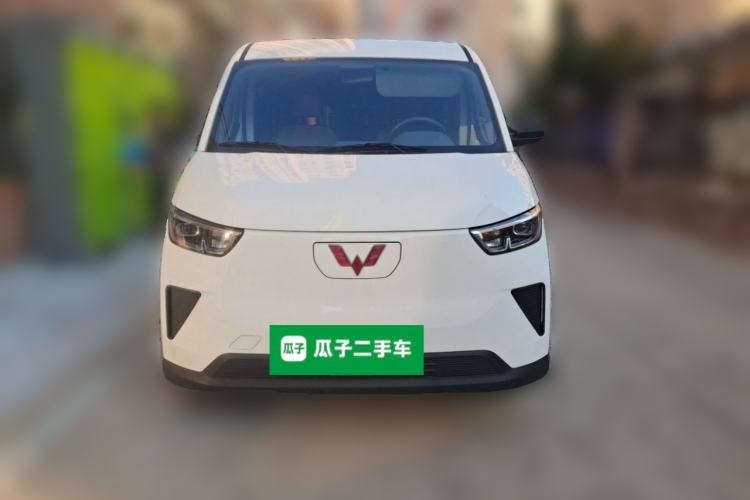 Used Wuling Yangguang 2024 300KM Comfort Version Passenger Van 75kW Front