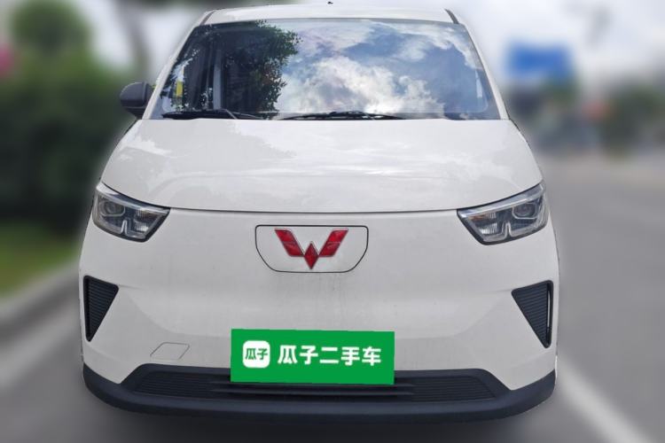 Used Wuling Yangguang 2024 300KM Comfort Version Passenger Van 75kW Front