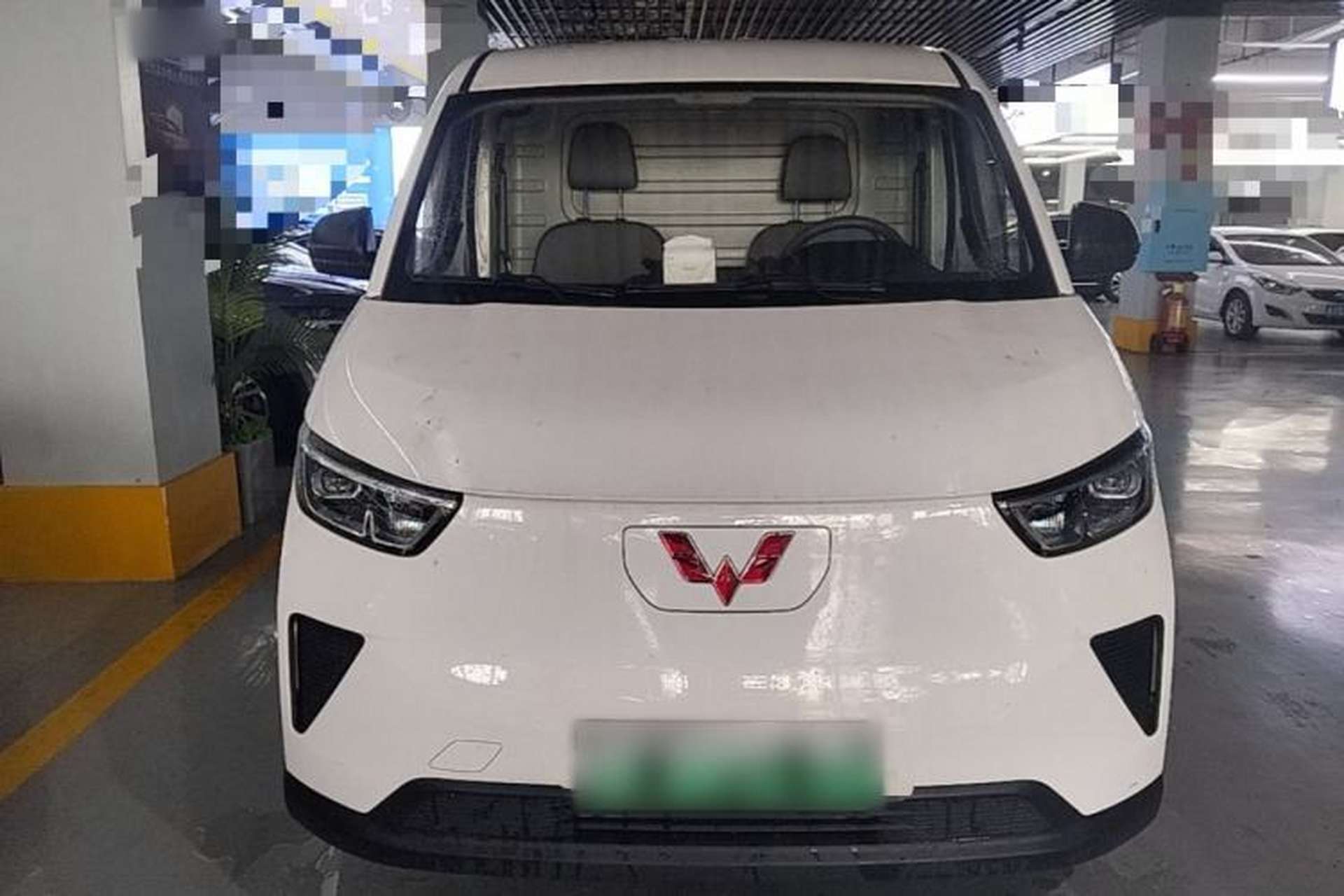 Used Wuling Yangguang 2024 300km Range Practical Window-Sealed Version 60kW Front