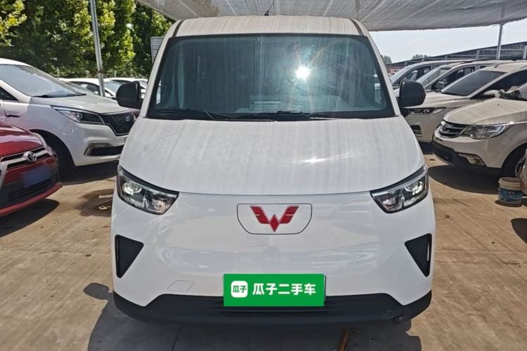 Used Wuling Yangguang 2024 300KM Comfort Version Passenger Van 75kW Front