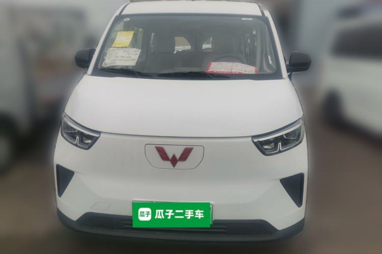 Used Wuling Yangguang 2024 300km Comfort-Grade Passenger Van 60kW Front