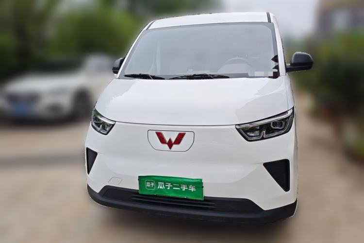 Used Wuling Yangguang 2024 300KM Comfort Version Passenger Van 75kW Front