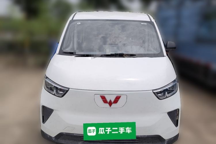 Used Wuling Yangguang 2024 300km Comfort-Grade Passenger Van 60kW Front