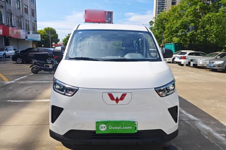 Used Wuling Yangguang 2024 300KM Comfort Version Passenger Van 75kW Front