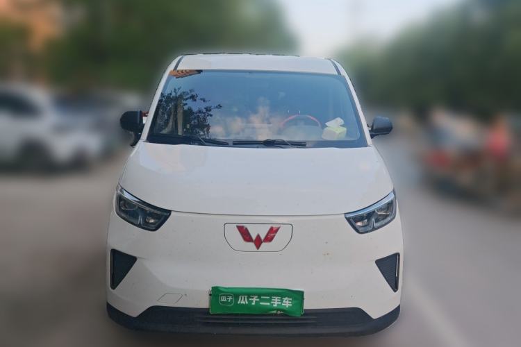 Used Wuling Yangguang 2024 300KM Comfort Version Passenger Van 75kW Front