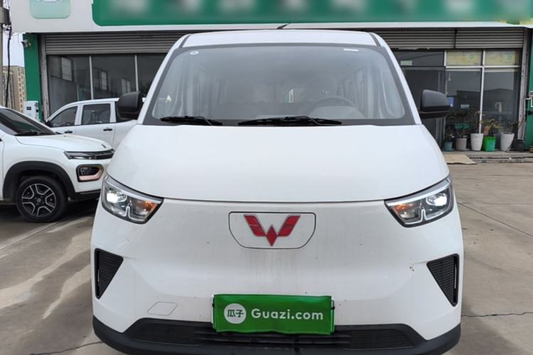 Used Wuling Yangguang 2024 300KM Comfort Version Passenger Van 75kW Front