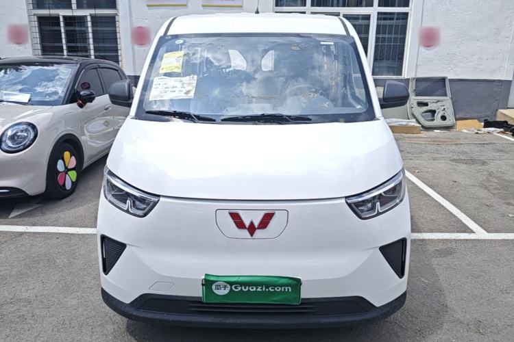 Used Wuling Yangguang 2024 300KM Comfort Version Passenger Van 75kW Front