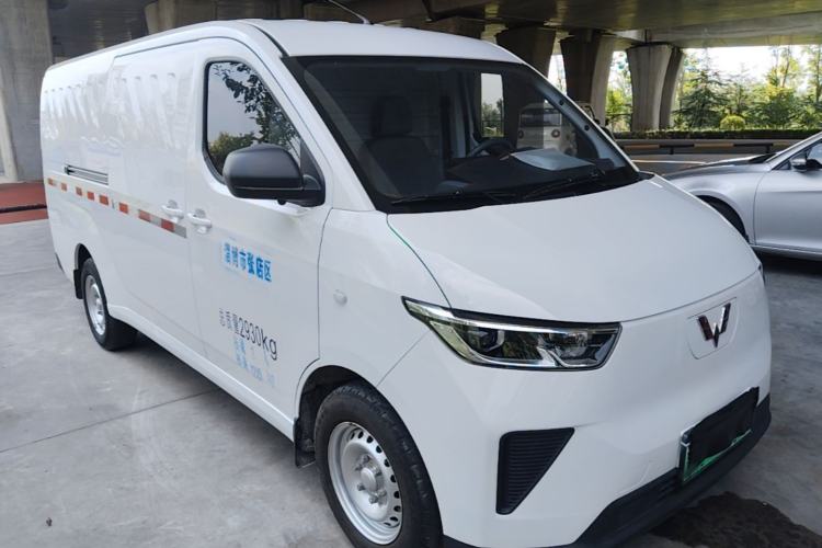 Used Wuling Yangguang 2024 300km Range Practical Window-Sealed Version 60kW Front Right 45 Deg