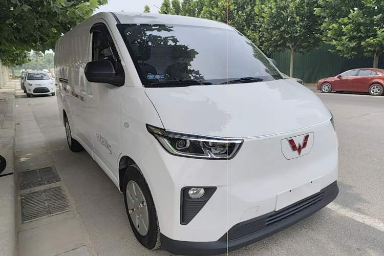 Used Wuling Yangguang 2024 300km Comfort Version with Sealed Windows 60kW Front Right 45 Deg