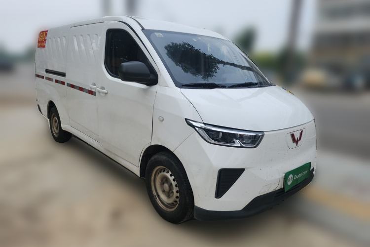 Used Wuling Yangguang 2024 300km Range Practical Window-Sealed Version 60kW Front Right 45 Deg