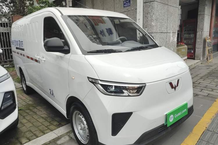 Used Wuling Yangguang 2024 300km Range Practical Window-Sealed Version 60kW Front Right 45 Deg