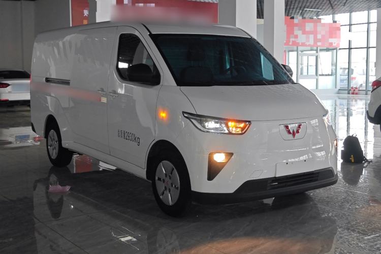 Used Wuling Yangguang 2024 300km Comfort Version with Sealed Windows 60kW Front Right 45 Deg