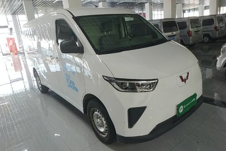 Used Wuling Yangguang 2024 230km Practical Enclosed-Window Version 60kW Front Right 45 Deg