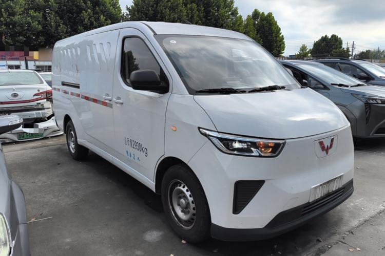 Used Wuling Yangguang 2024 300km Range Practical Window-Sealed Version 60kW Front Right 45 Deg