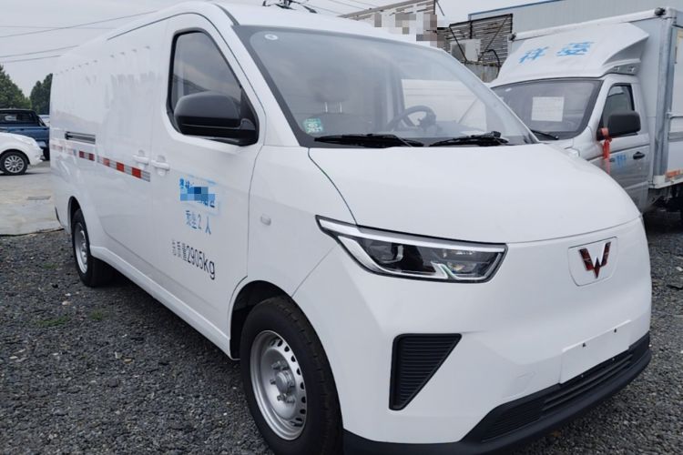 Used Wuling Yangguang 2024 300km Range Practical Window-Sealed Version 75kW Front Right 45 Deg