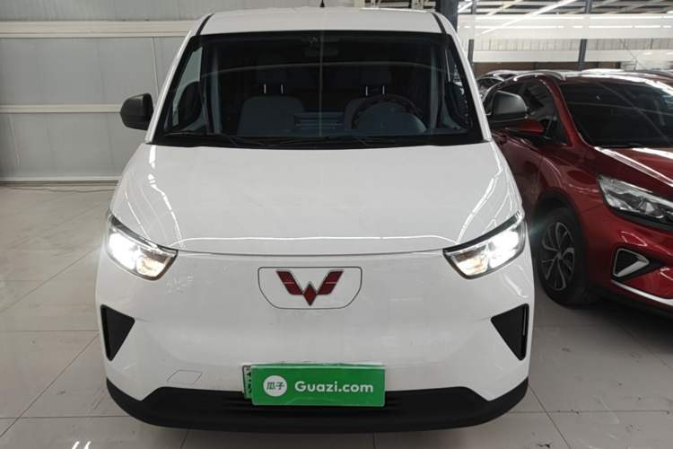 Used Wuling Yangguang 2024 300KM Comfort Version Passenger Van 75kW Front