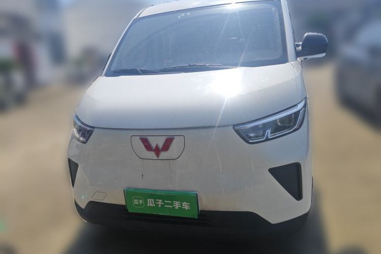 Used Wuling Yangguang 2024 300km Comfort-Grade Passenger Van 60kW Front