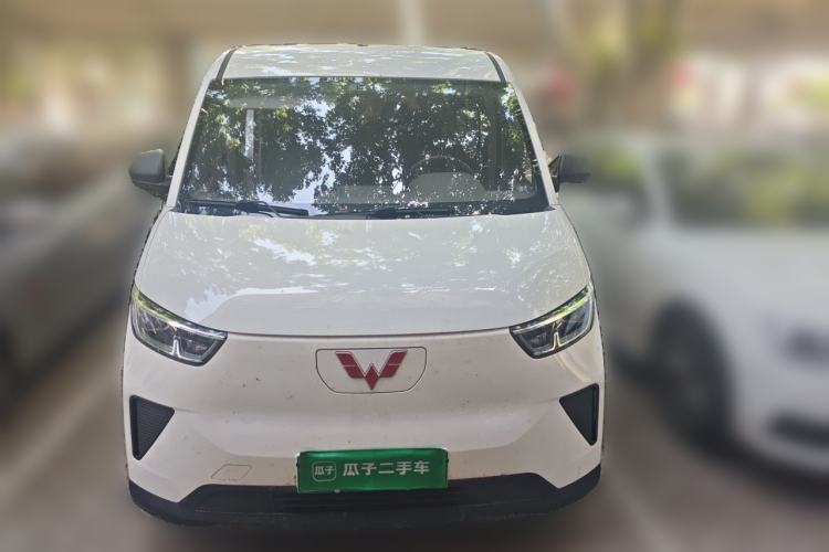 Used Wuling Yangguang 2024 300km Comfort-Grade Passenger Van 60kW Front