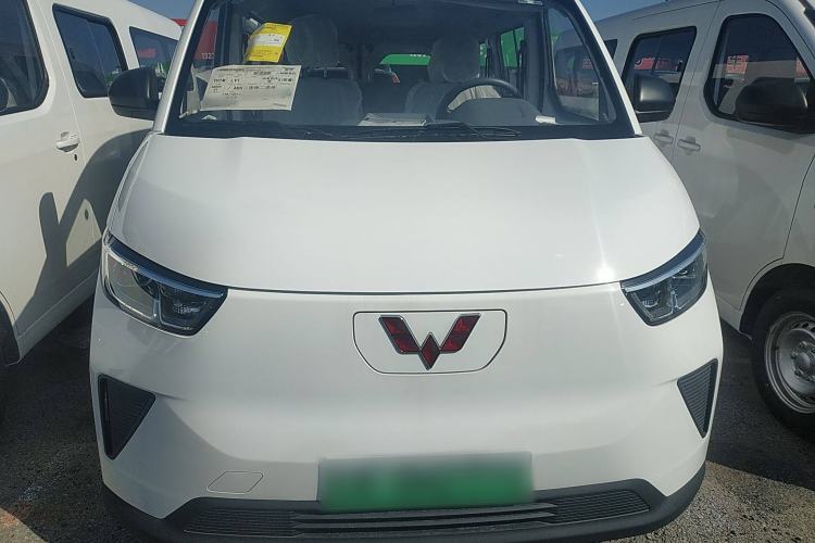 Used Wuling Yangguang 2024 300KM Comfort Version Passenger Van 75kW Front
