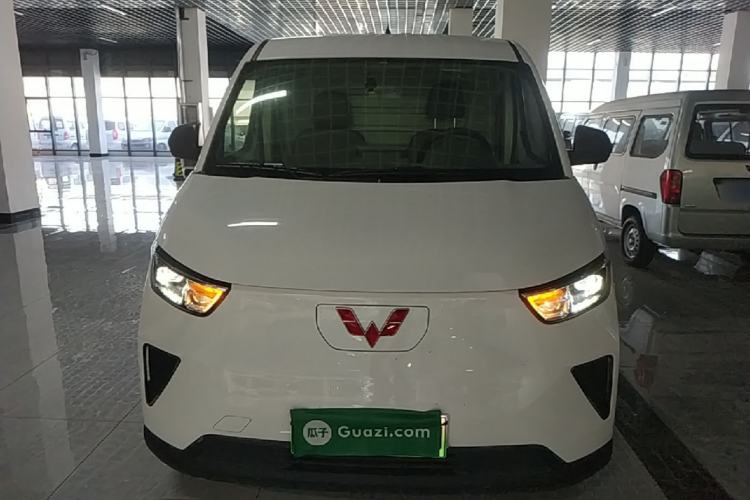 Used Wuling Yangguang 2024 230km Practical Enclosed-Window Version 60kW Front
