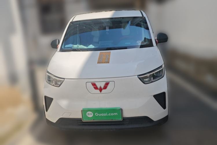 Used Wuling Yangguang 2024 300km Comfort-Grade Passenger Van 60kW Front
