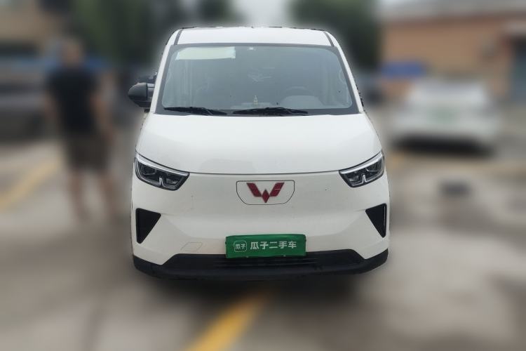 Used Wuling Yangguang 2024 300KM Comfort Version Passenger Van 75kW Front
