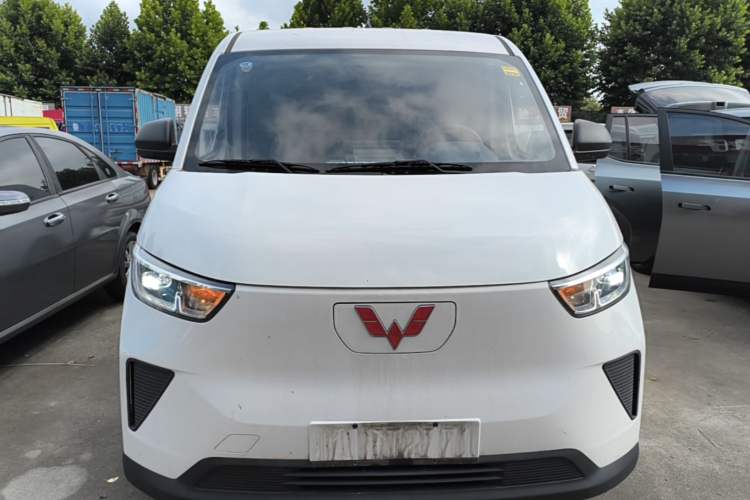 Used Wuling Yangguang 2024 300km Range Practical Window-Sealed Version 60kW Front