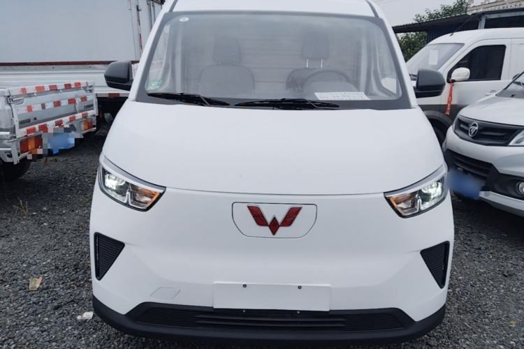 Used Wuling Yangguang 2024 300km Range Practical Window-Sealed Version 75kW Front
