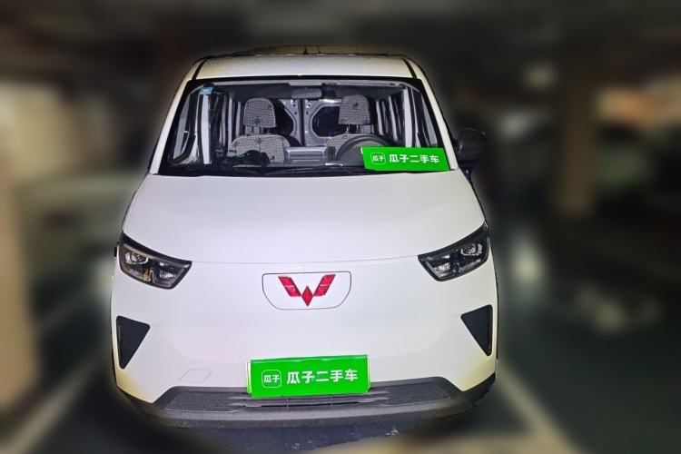 Used Wuling Yangguang 2024 300KM Comfort Version Passenger Van 75kW Front