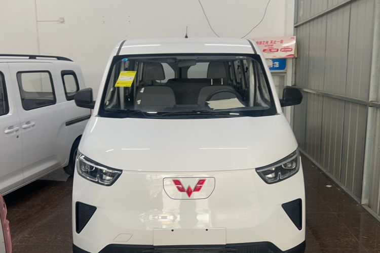 Used Wuling Yangguang 2024 300KM Comfort Version Passenger Van 75kW Front