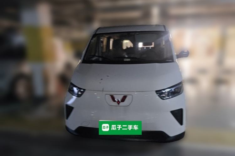 Used Wuling Yangguang 2024 300KM Comfort Version Passenger Van 75kW Front