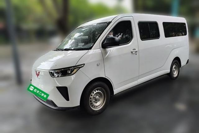 Used Wuling Yangguang 2024 300KM Comfort Version Passenger Van 75kW