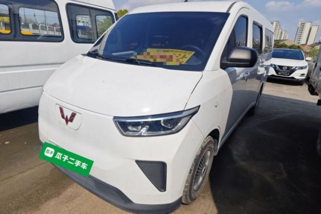 Used Wuling Yangguang 2024 300km Comfort-Grade Passenger Van 60kW