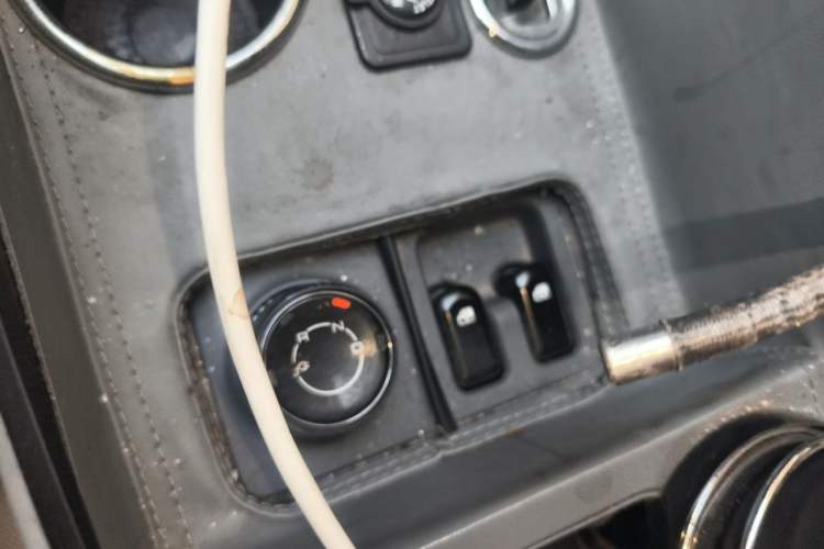 Used Wuling Yangguang 2024 300KM Comfort Version Passenger Van 75kW Gear Lever