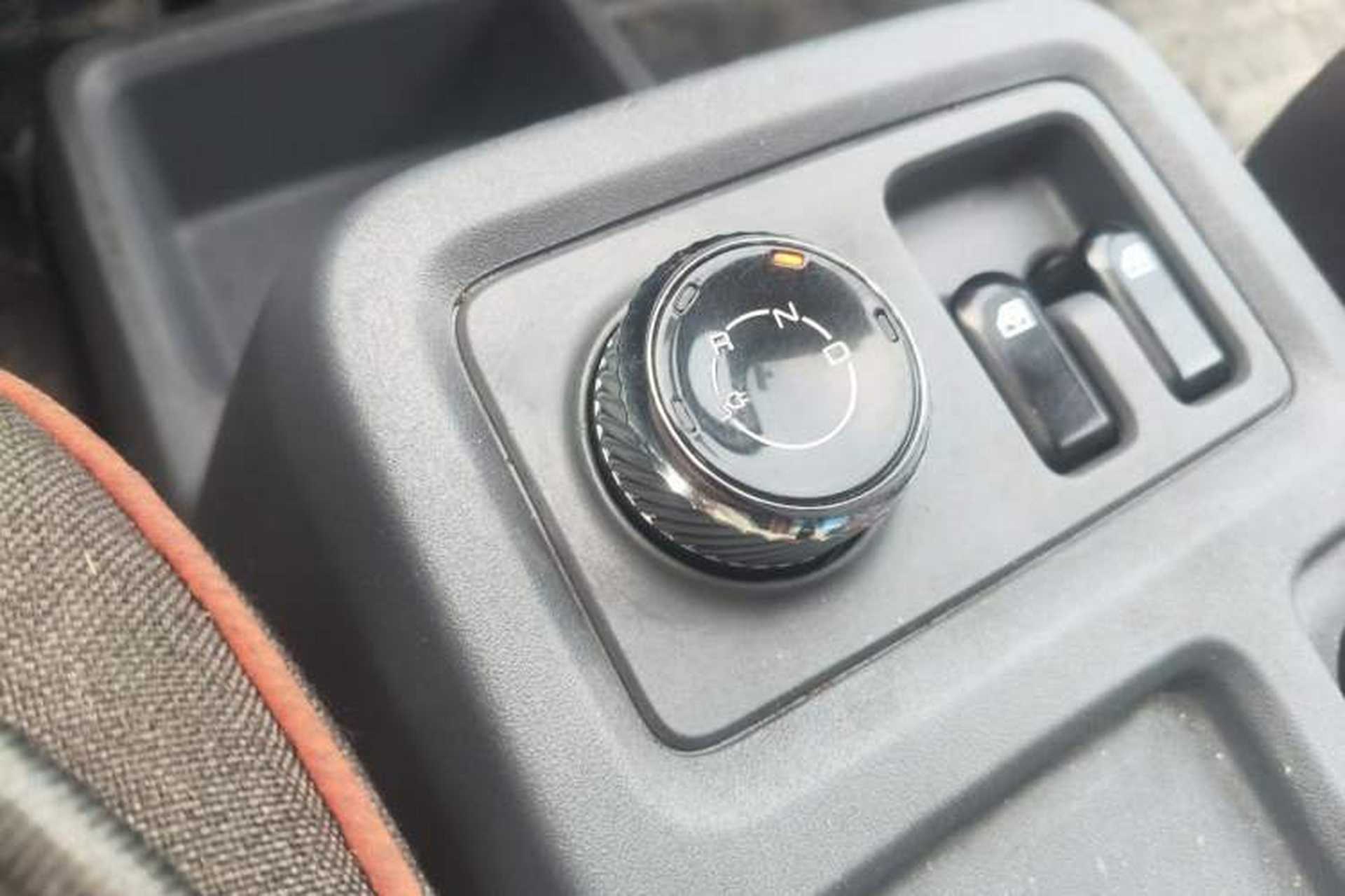 Used Wuling Yangguang 2024 300km Comfort Version with Sealed Windows 60kW Gear Lever