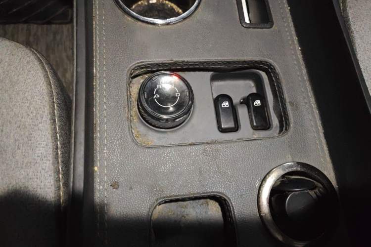 Used Wuling Yangguang 2024 300km Comfort Version with Sealed Windows 60kW Gear Lever